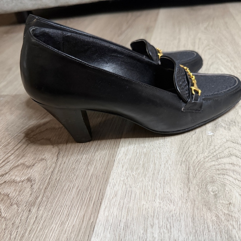 Gucci Black Leather Loafers with Gold Horsebit Chain - Picture 4 of 9